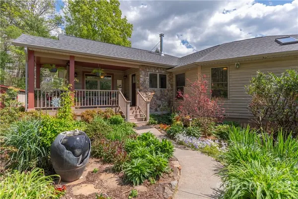47 Sams RD, Weaverville, NC 28787