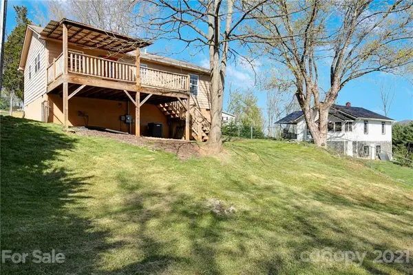 60 Wiggins ST, Canton, NC 28716