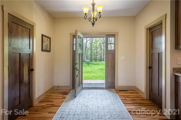 155 Bear Cliff CIR, Nebo, NC 28761