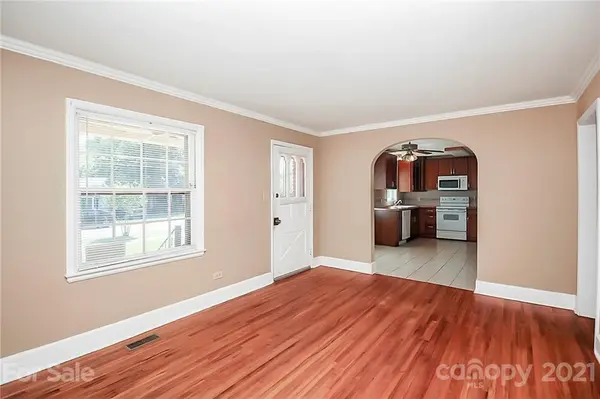3136 Mathis DR, Charlotte, NC 28208