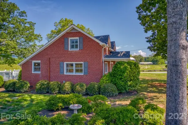 1130 Macedonia Church RD, Campobello, SC 29322