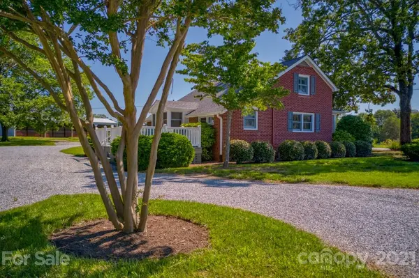 1130 Macedonia Church RD, Campobello, SC 29322