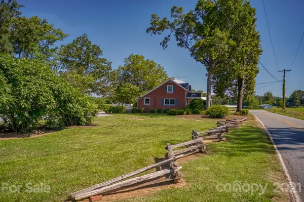 1130 Macedonia Church RD, Campobello, SC 29322