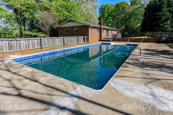 176 Ozzie DR, Bostic, NC 28018