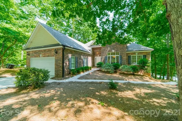 165 Trollingwood LN, Mooresville, NC 28117
