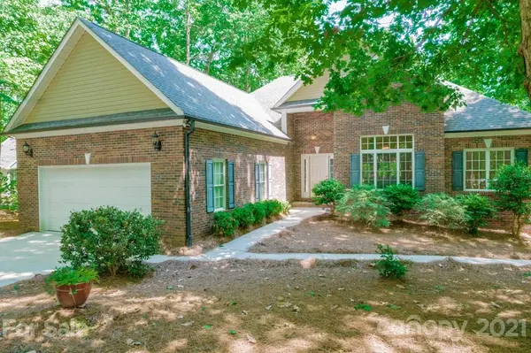 165 Trollingwood LN, Mooresville, NC 28117