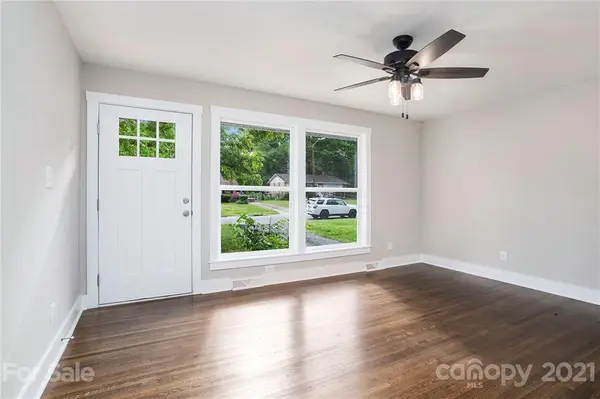 3300 Barfield DR, Charlotte, NC 28217
