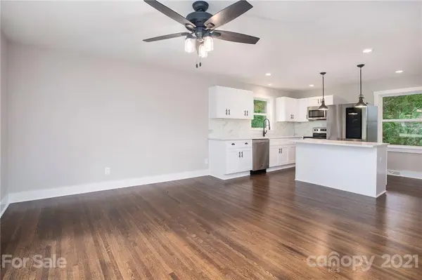 3300 Barfield DR, Charlotte, NC 28217