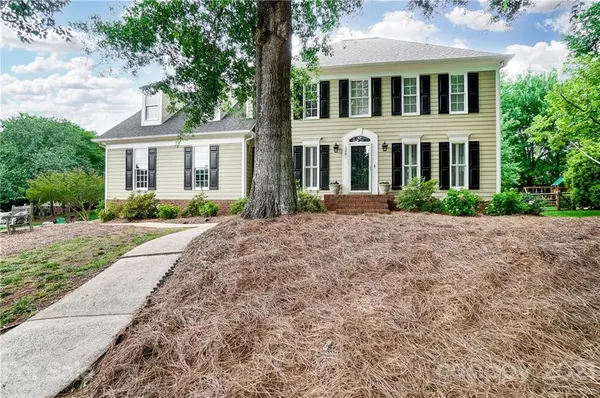 6201 Nealwood LN, Charlotte, NC 28277