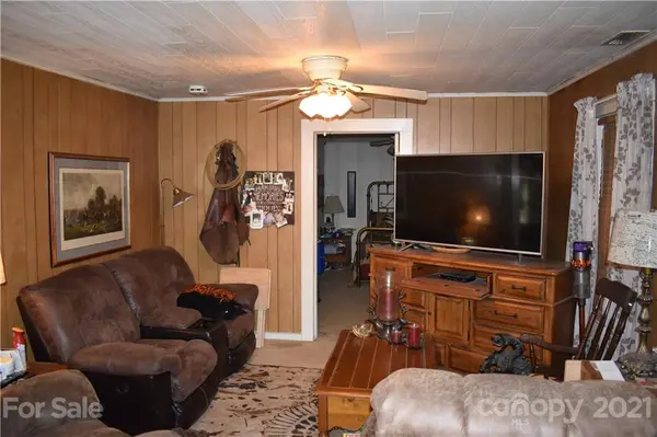 1081 Goose Creek RD, Marion, NC 28752