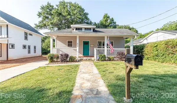 215 Cedar ST, Belmont, NC 28012