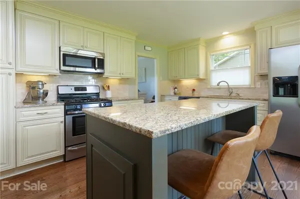 2053 Archdale DR, Charlotte, NC 28210