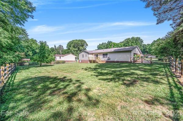 613 Mulberry LN, Granite Quarry, NC 28146