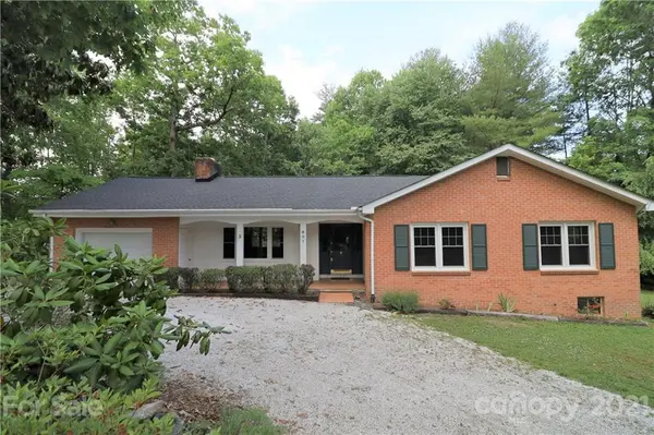 801 Jearl LN, Hendersonville, NC 28739