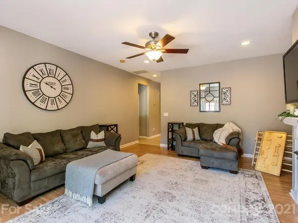 18 Wayward PATH, Candler, NC 28715