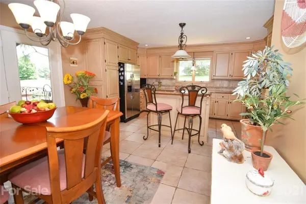 3676 Club House DR NE, Conover, NC 28613