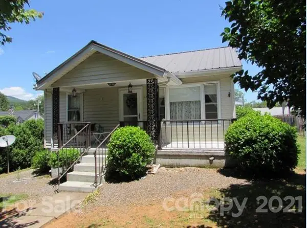 136 Meadow RD, Burnsville, NC 28714