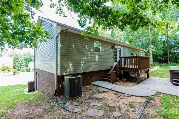 4064 Caitlins WAY, Hickory, NC 28602