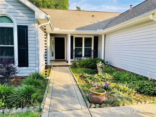 12534 Autumn Blaze DR, Charlotte, NC 28278
