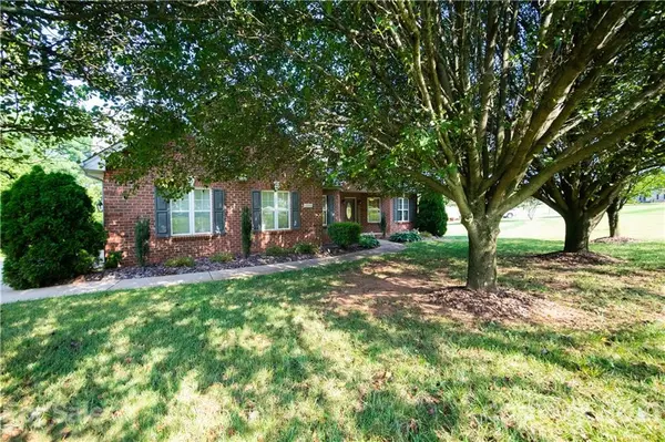2388 Hounds WAY, Hickory, NC 28601