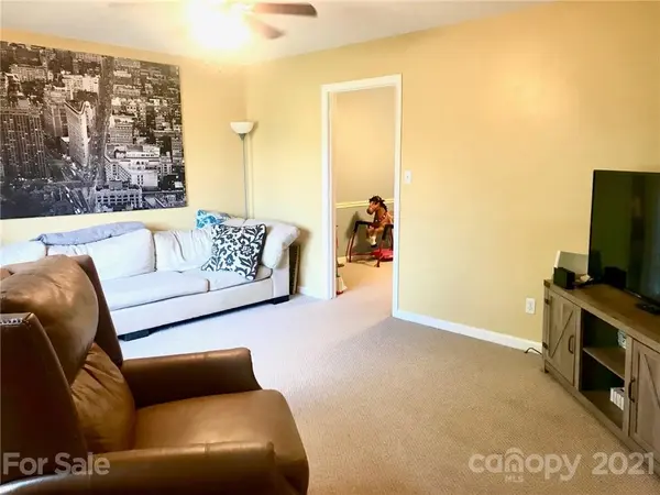 1878 Heritage Farm RD, Taylorsville, NC 28681