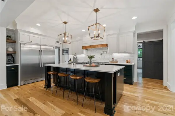 7210 Sample RD, Huntersville, NC 28078