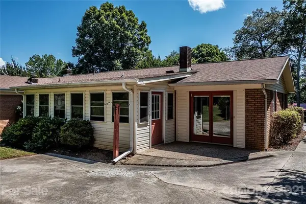 302 Maplewood DR, Morganton, NC 28655