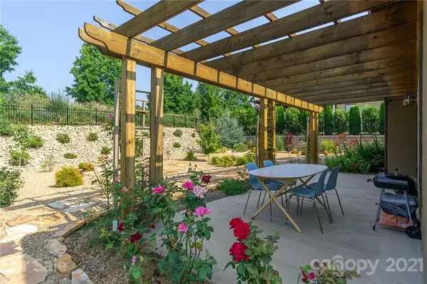 5 Pacifico DR, Asheville, NC 28806