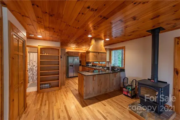 30 W Ridge RD, Piney Creek, NC 28663