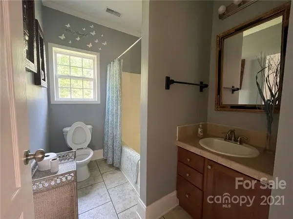 230 Graystone DR, Burnsville, NC 28714