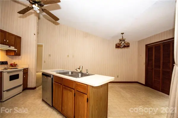 449 Oak Ridge DR, Clyde, NC 28721