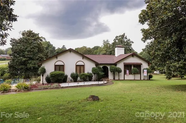 3715 9th Street CIR, Hickory, NC 28601