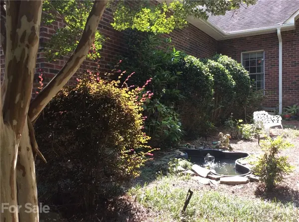 215 Winding Shore RD, Troutman, NC 28166