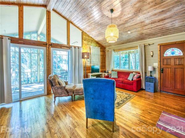 117 Shannon RD, Cullowhee, NC 28723