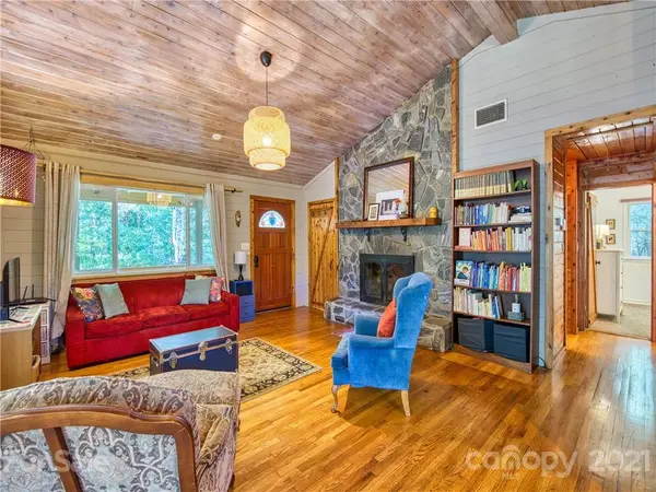 117 Shannon RD, Cullowhee, NC 28723