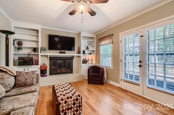 6921 Rocky Falls RD, Charlotte, NC 28211