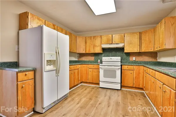 529 Breezewood DR, Charlotte, NC 28262