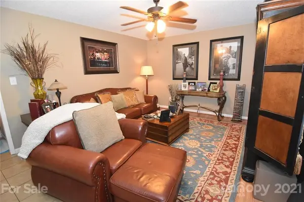 475 N Spring AVE, Newton, NC 28658