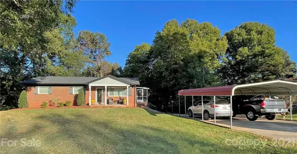 3144 Short RD, Hickory, NC 28602