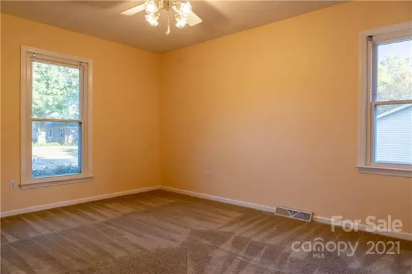 1000 Country Place DR, Matthews, NC 28105