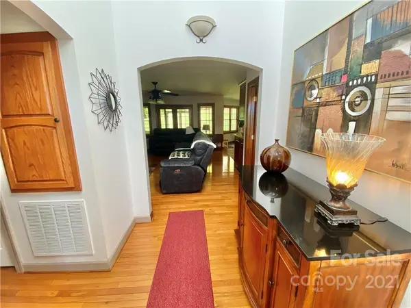 4156 Lindsay ST, Lenoir, NC 28645