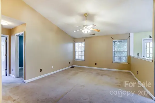 1305 River Run RD, Lowell, NC 28098