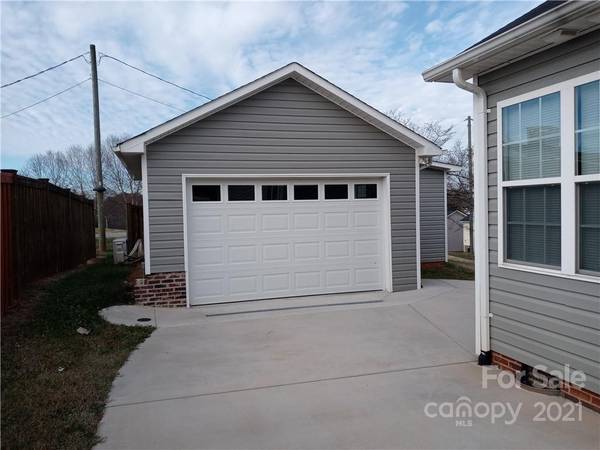 1877 Ranchland DR NW, Conover, NC 28613