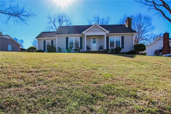 8201 Inverary PL, Charlotte, NC 28226