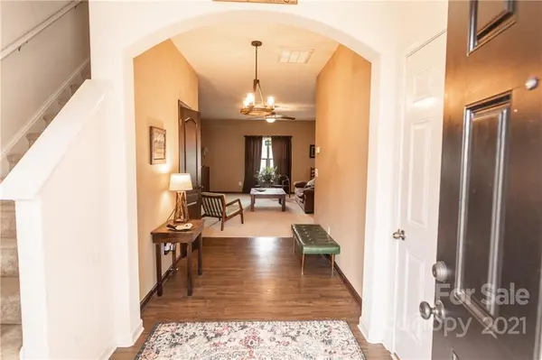 8527 Paw Valley LN, Charlotte, NC 28214