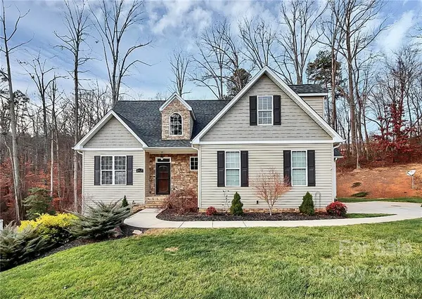 3717 Glen Meadows DR, Denver, NC 28037
