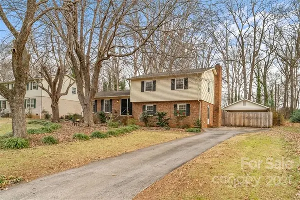 6412 Pencade LN, Charlotte, NC 28215