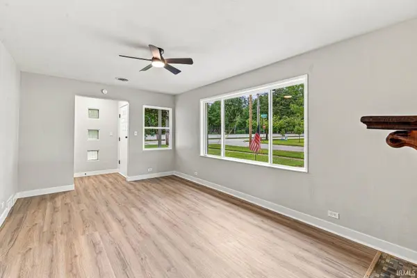 102 S Greenlawn AVE, South Bend, IN 46617