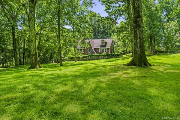 61 Bowe LN, Lagrangeville, NY 12540