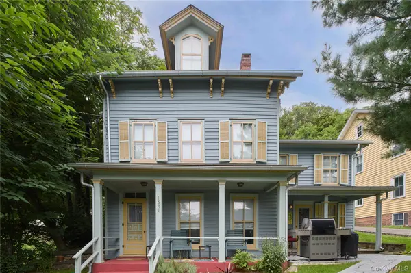 1641 Northern BLVD, Roslyn, NY 11576
